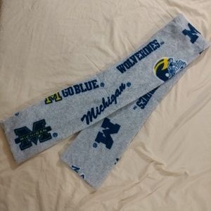 NWOT Michigan Wolverines soft Scarf